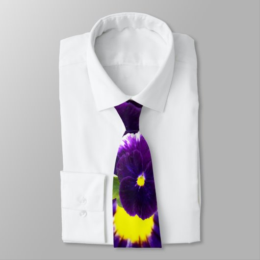 Cravate Pansies violettes profondes, (Attaché)