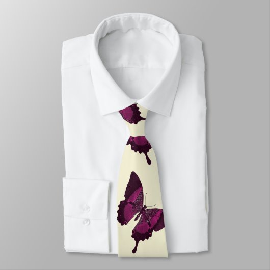 Cravate Papillon rose foncé avec le backround beige (Attaché)