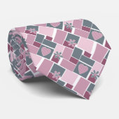 Cravate Patchwork rose gris marron de carrés  (Roulé)
