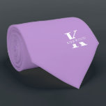 Cravate Pervenche | Monogramme Nom Élégant | Un côté<br><div class="desc">Une cravate unilatérale élégante avec un monogramme blanc gras sur un fond violet pervenche.</div>