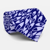 Cravate Pétales Abstraits - Bleu en poudre sur la Marine D (Roulé)