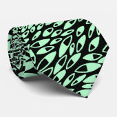 Cravate Pétales Abstraits - Vert Fantôme sur Fond Noir (Roulé)