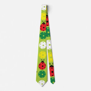 Cravate Pickleball ladybugs et picklaballs sur vert frais