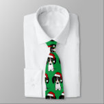 Cravate Piebald Dachshund Père Noël Wiener Chien Noël<br><div class="desc">Ajoutez un peu de gaieté de vacances à votre garde-robe avec ce cravate vert festif avec un imprimé en allover d'un dachshund piebald portant un chapeau de Père Noël. Que vous soyez à la fête de Noël au bureau ou à un événement de vacances plus formel, ce cravate unique et...</div>