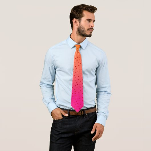 Cravate Pink and orange ombre red hearts pattern (En situation)
