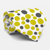 Cravate pois gris jaune sur un arrière - plan blanc (Roulé)
