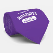 Cravate Propriété du Minnesota -texte noir (Roulé)