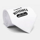 Cravate Propriété du Minnesota -texte noir (Roulé)