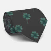 Cravate Quatre Feuilles Vert Clocher Sur Aquarelle Noire (Roulé)