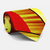 Cravate Raies jaunes sur l'image rouge, floutée (Roulé)