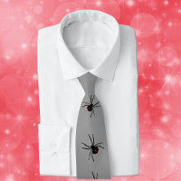Rangée d'araignées noires de veuve rouge marquant