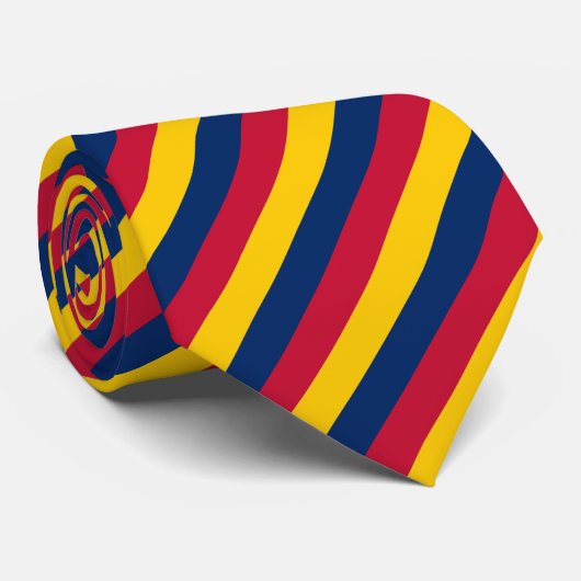 Cravate rayée rouge, jaune et bleu (Roulé)