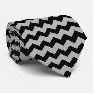 Cravate Rayure grise en zig zag sur fond de couleur au cho