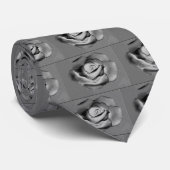 Cravate Rose blanche (Roulé)