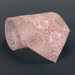 Cravate rose Parties scintillant à étincelles de<br><div class="desc">Cravates avec Rose Gold Blush Parties scintillant Étincelle Chic Rose Modern Cravate - Personnalisable - ou Ajouter votre texte unique / nom - Faire votre cadeau spécial - Redimensionner et déplacer ou supprimer et ajouter du texte / des éléments avec outil de personnalisation. Conception par MIGNED. Veuillez voir mes autres...</div>