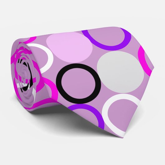 Cravate rose pourpre d'anneau de point de polka (Roulé)