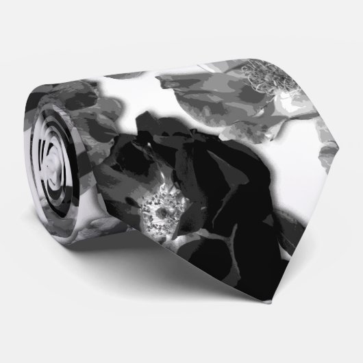 Cravate Roses noirs et blancs à grandes fleurs (Roulé)