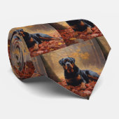 Cravate Rottweiler dans les feuilles d'automne automne aut (Roulé)