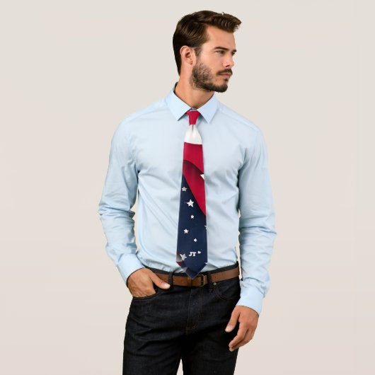 Cravate Rouge et Bleu du 4 juillet (En situation)
