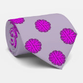 Cravate Ruban de fleurs violettes par Kenneth Yoncich (Roulé)