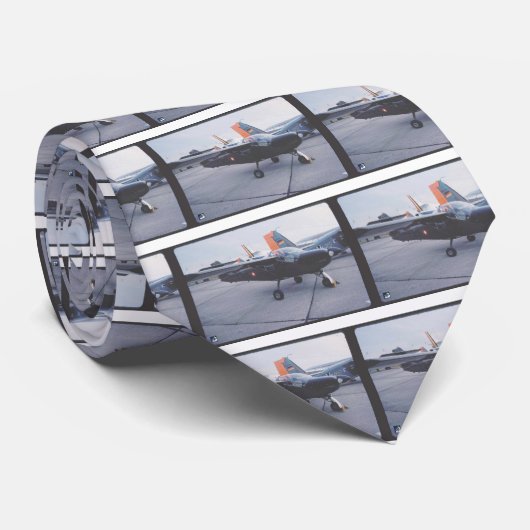 CRAVATE SAAB MFI-17 (T-17) (Roulé)