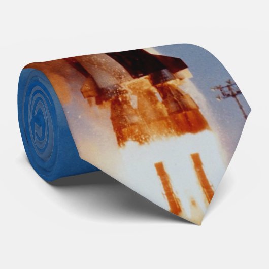 Cravate Saturn V lance la station spatiale du Skylab (Roulé)