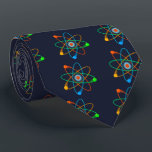 Cravate Science de la structure atomique<br><div class="desc">CRAVATE DE STRUCTURE ATOMIQUE. Cravate cool,  tendance et amusante inspirée de la science conçue comme un cadeau pour tous les scientifiques,  professeurs de sciences,  étudiants en sciences,  bref tout geek scientifique dans votre vie (et qui vous inclut)! Conçu par Science Geekness© à l'adresse http://www.zazzle.com/sciencegeekness*</div>