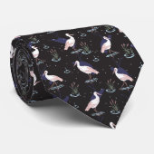 Cravate Serene Stork Pond Motif - Élégantes réflexions (Roulé)
