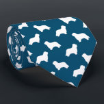 Cravate Silhouettes de chien de Collie à oreilles Motif bl<br><div class="desc">Ce cravate motif original aux silhouettes de Collie à épaulettes fait un grand cadeau pour les papas de chien! Disponible en différentes couleurs, cette cravate cool fait une déclaration pour toute personne qui aime un Beardie. Un cadeau génial pour le type qui porte une cravate pour les affaires, ou pour...</div>