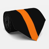 Cravate Simple Orange Clair sur Rayures Noires (Roulé)