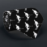 Cravate Skieurs minimalistes Élégants Hiver Noir Blanc<br><div class="desc">Design motif cool à thème hiver skieur. Skieurs alpins en costumes de ski rétro vintages. Magnifique cadeau de sport d'hiver pour un skieur dans votre cercle d'amis, de collègues ou de famille. Skieurs de Whimsical illustration design. Skieurs ski décor maison de ski, équipe de ski, cadeau entraîneur de ski. Skieurs...</div>