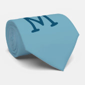 Cravate "Son Monogram'" fait sur commande sur un beau bleu (Roulé)