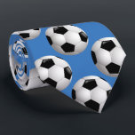 Cravate Sportsman Soccer Balls<br><div class="desc">Cette cravate offre un choix idéal pour les joueurs de football, les entraîneurs et les supporters, et dispose d'un motif de football sur un arrière - plan bleu. Vous pouvez changer l'arrière - plan en n'importe quelle autre couleur en utilisant l'option "customiser".</div>