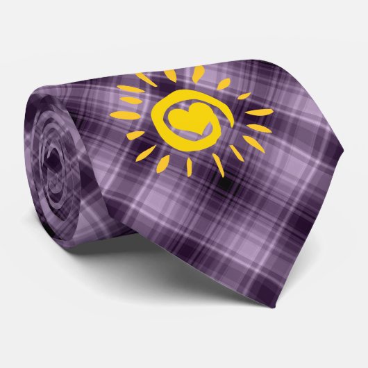 Cravate Sun et coeur mignons sur le plaid pourpre (Roulé)