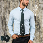 Cravate Swing music danse tenue pour hommes classique noir<br><div class="desc">Cette élégante cravate personnalisée présente le mot "swing" en gris clair sur fond de dégradé noir. Idéal pour les hommes qui apprécient la balançoire ou la danse, cette cravate noire classique peut être un accessoire sophistiqué pour les danseurs de balançoire dévoués ou une pièce coordonnée pour les musiciens dans un...</div>