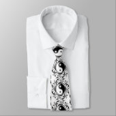 Cravate Symbole Yin et Yang Style tatouage noir et blanc (Attaché)