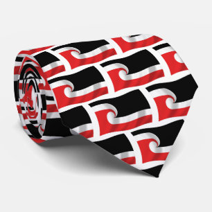 Cravate T-shirt avec drapeau du peuple Maori