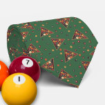 Cravate Table de billard de billard vintage<br><div class="desc">Cette cravate à motifs est parfaite pour les joueurs de billard. Ils sont sûrs d'apprécier ce papier qui présente mes illustrations de style réaliste de boules de billard vintages dressées contre un arrière - plan vert.</div>