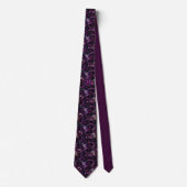 Cravate Tenture Gothique Rose Foncé avec Monogramme de Ten (Devant)