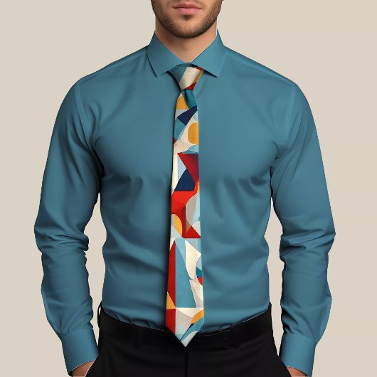 Cravate triangulaire colorée au design dynamique