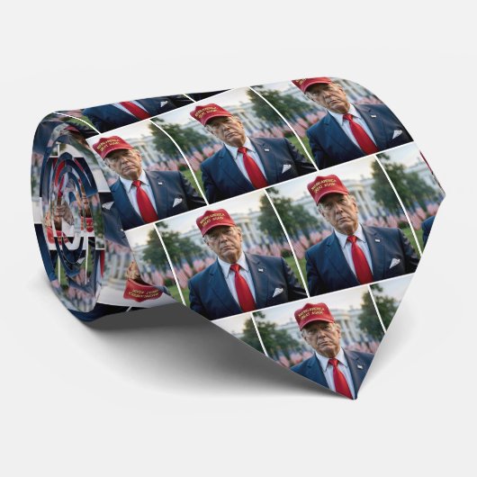 Cravate Trump avec le Casquette Red MAGA (Roulé)