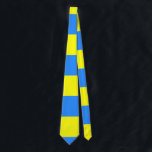 Cravate Ukraine Drapeau bleu jaune Thunder_Cove<br><div class="desc">Le drapeau et le coeur ukrainiens dans des couleurs traditionnellement bleu clair et jaune pour personnaliser en changeant à votre nom sur n'importe quelle couleur arrière - plan</div>