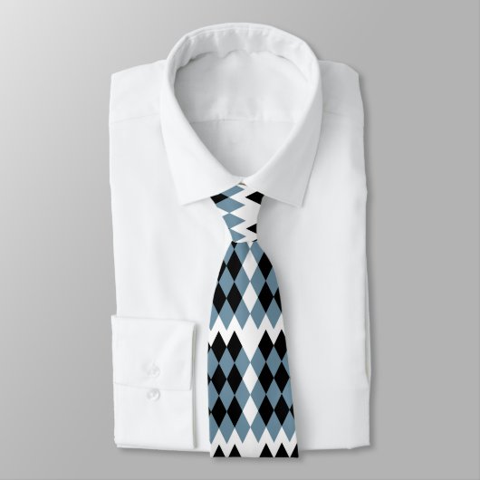 Cravate une à damiers noire et blanche avec un b blanc (Attaché)