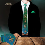 Cravate vert bleu renne lunaire<br><div class="desc">Beau arrière - plan bleu-vert avec cravate Reindeer pour chaque occasion ou utilisation quotidienne. Les pays nordiques ou le Canada pourraient apprécier ce genre de cravate. Les bleus et les verts représentent la Forêt et le ciel. Cette cravate est un original peint à la main et ferait un cadeau unique...</div>