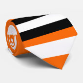 Cravate Vibrant Orange, Blanc, Noir et Cendres rayées (Roulé)