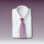 Cravate violet ombre - moderne<br><div class="desc">Violet ombré - cravate moderne. Ce dégradé va du magenta noir au magenta bleu.Couleurs mélangées simples et élégantes. De la boutique du design d'Alma. Idéal pour la remise des diplômes,  fêtes,  anniversaire . Imprimé sur les deux côtés.</div>