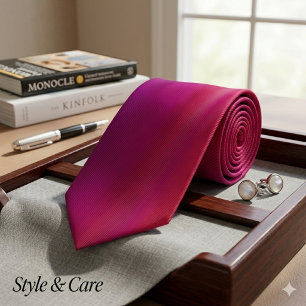 Cravate violet unique avec Arrière - plan lisse