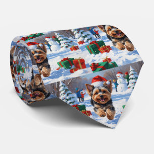 Cravate Yorkipoo courant dans la neige avec un chapeau de