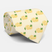 Cravate Zesty Lemon sur arrière - plan beige (Roulé)