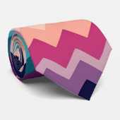 Cravate Zig zagging pastel Rose Navy Motif rétro (Roulé)